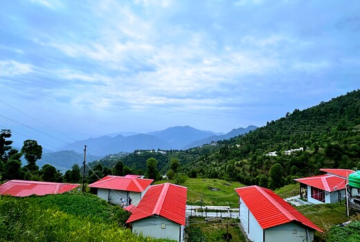 Life Resorts | Hill-view Rooms & Kitchen