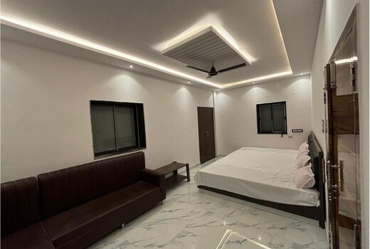 Savittri Inn