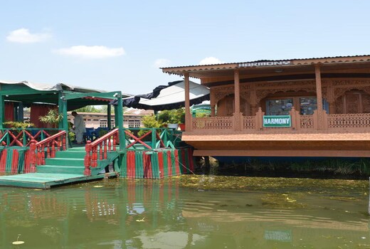 Houseboat Harmonyy
