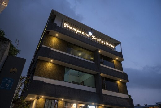 Thampanoor T H