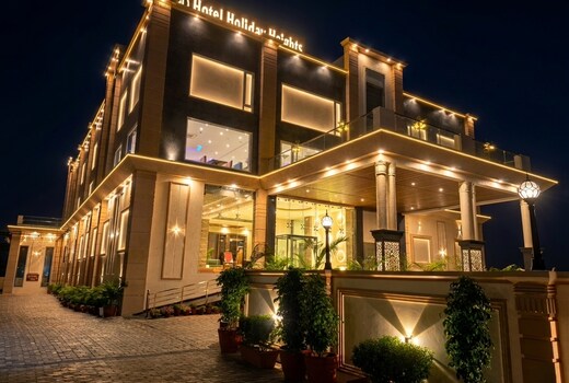 HOTEL HOLIDAY HEIGHTS