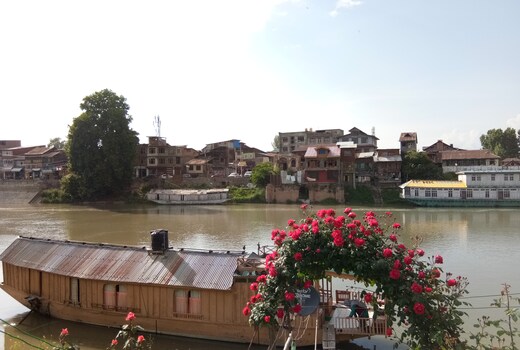 matchless houseboats
