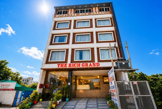HOTEL RICH GRAND NEAR TAJ MAHAL