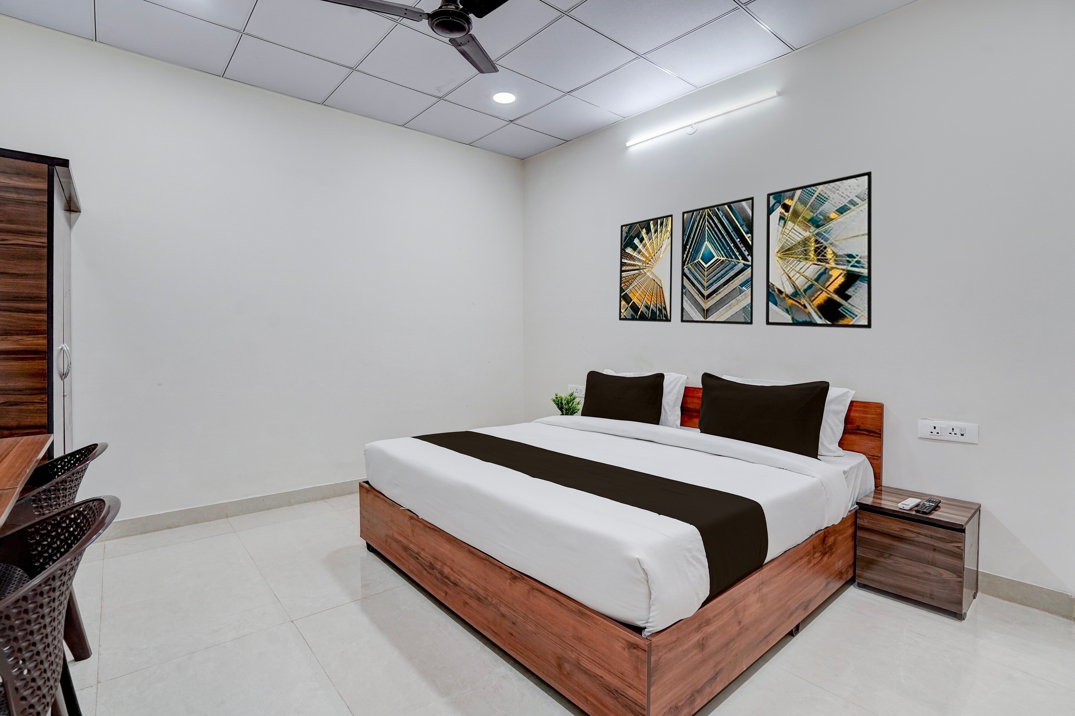 Hotel O The Hive Stay