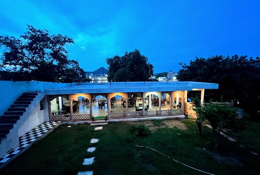 Hotel Radhika Palace