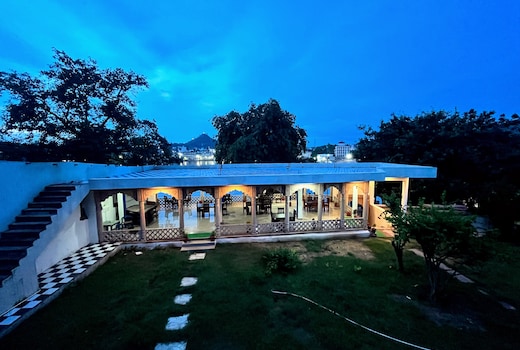 Hotel Radhika Palace