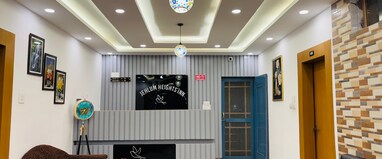 Jehlum Heights Inn
