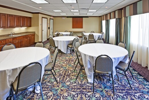 Staybridge Suites INDIANAPOLIS-CARMEL, an IHG hotel