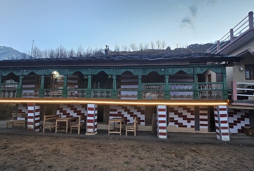 Benzer Backpackers Stay