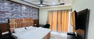 Makhan Veg Dhaba and Hotel