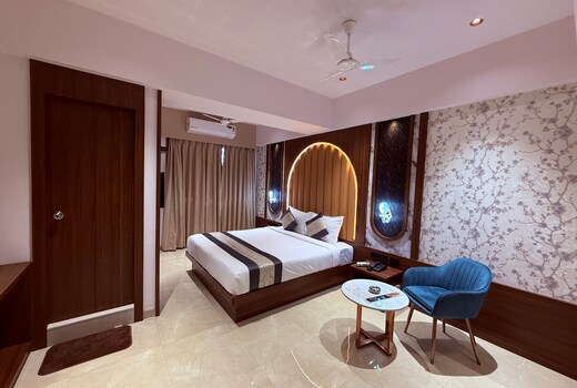 Hotel Saffron Grand Thane