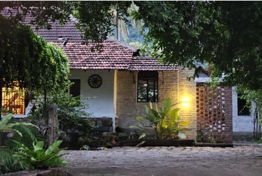 Pannadikadu Homestay - Peaceful Getaway with Panoramic Mountain Views