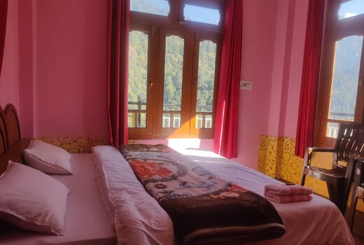 Suraj Guest House And Cafe
