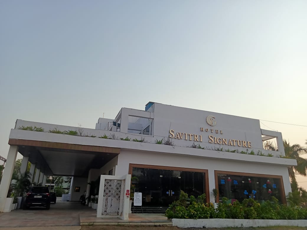 HOTEL SAVITRI SIGNATURE