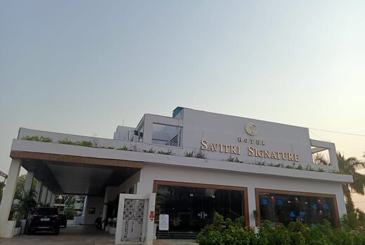 HOTEL SAVITRI SIGNATURE
