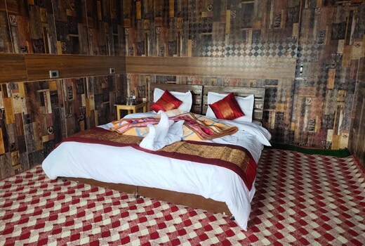 Pangong Sun Rise Cottage - 100m from Pangong Lake