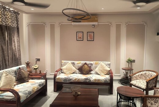 Madhu-Ban | Serene & Spacious Villa Near Centrum/Medanta/Lulu/Palassio/Ekana