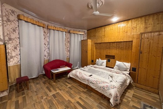 Hotel Malik Palace - Dal Lake Facing