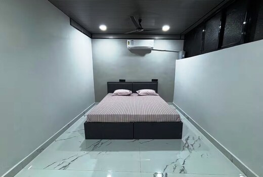 7 Compact Ensuite Room Heart of Mumbai Share Save