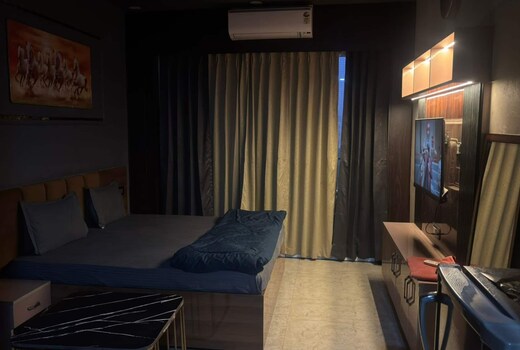 Urban Excape 10 Hours A Day Gaur City Centre