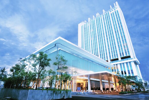 JS Luwansa Hotel and Convention Center