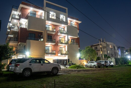 BedChamebers Service apartment, Sec 38