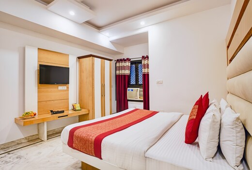 Hotel Hindustan International near Connaught Place and New Delhi Railway Station