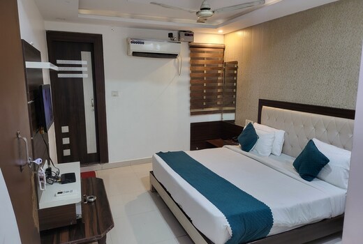Hotel Saya Inn (Near Jiwaji University)