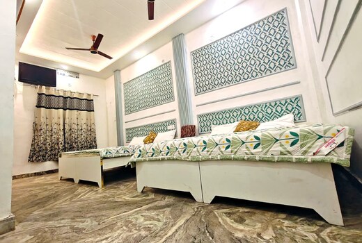 Noor Stay | Near Kashi Vishwanath Temple