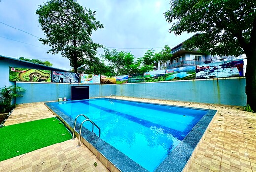 Lions Den Resort