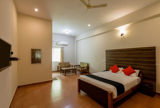 Townhouse J K Golden Embassy