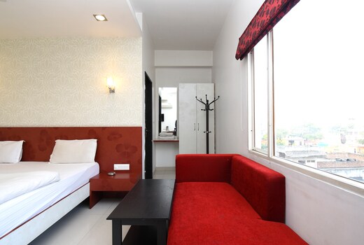 Hotel Metropolitan Near Sindhi Camp