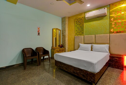 Hotel O Samrat