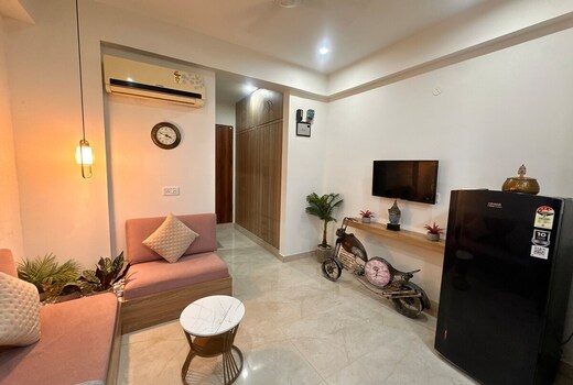 Rose 1BHK Near Hawa Mahal Newly Built Balcony