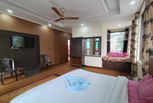 Four Season Stay near Bhagsu Waterfall