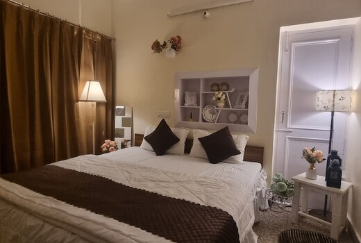 The Moonvale Cottage A Victorian Theme Stay