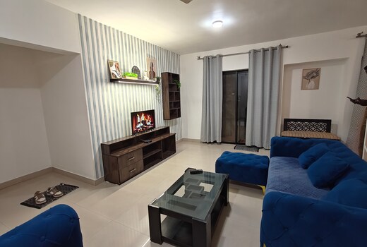 Bamboo Stays - 1BHK AC Suite with Kitchen at Hi St