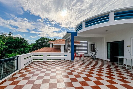 Estro Villa Exilo