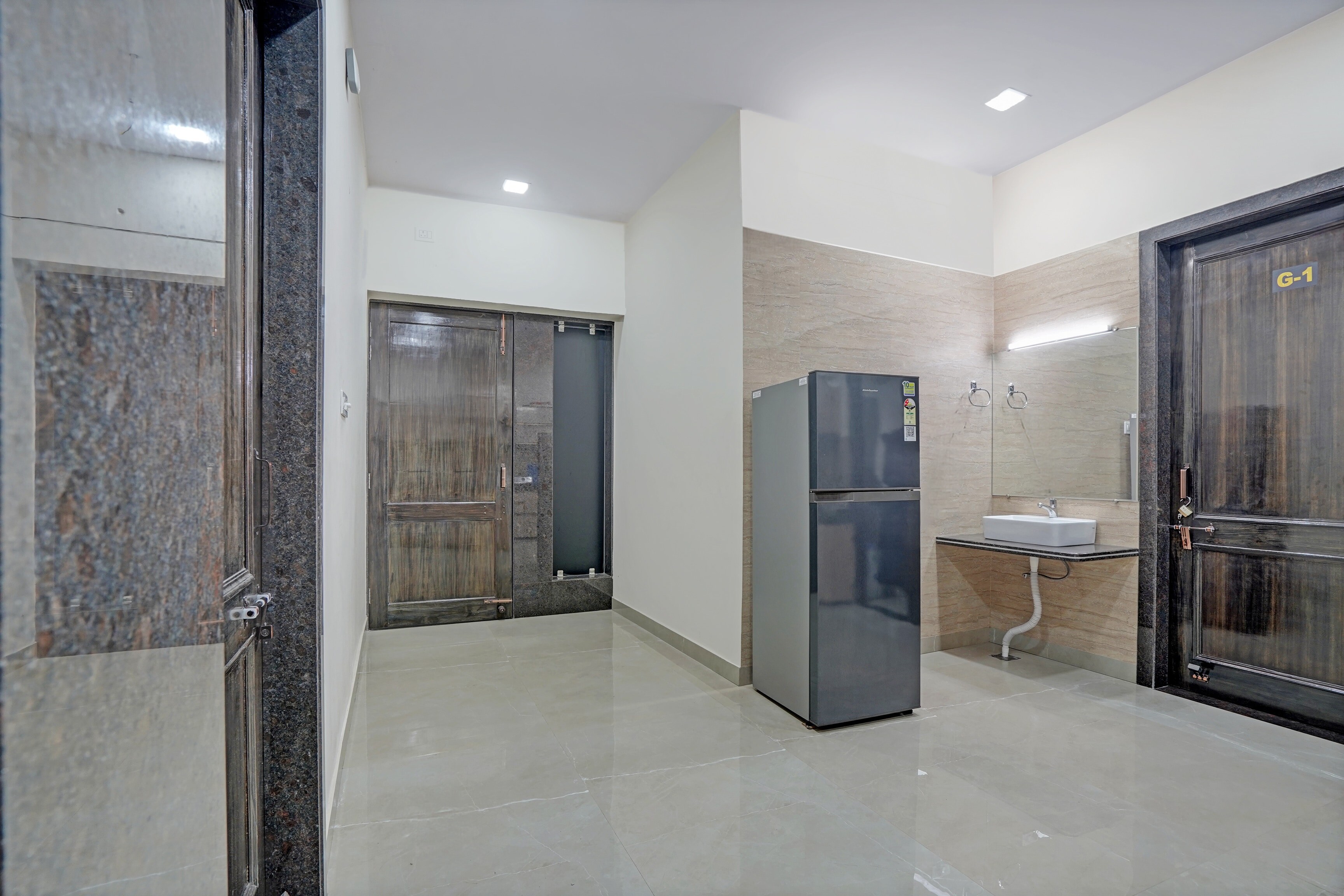 HOTEL O AMR GRAND Govindpuri Junction