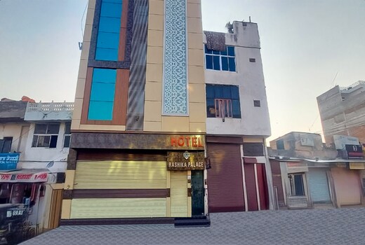 Hotel Rashika Palace.