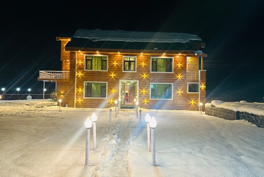 Hotel Thajwass Glacier