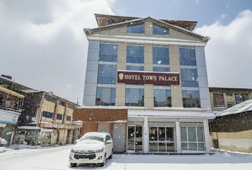 HOTEL TOWN PALACE