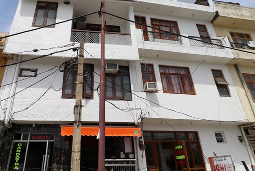 Hotel Vandana Residency 5min walking distance from Katra Bus Stand