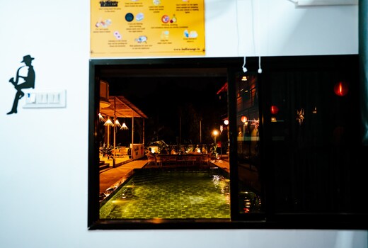 full apple apartment