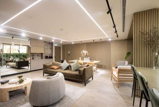 ELIVAAS Curated Luxury 1BR High Floor Rooftop Pool Access