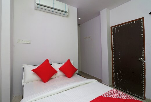 OYO 29590 Hotel Delicios
