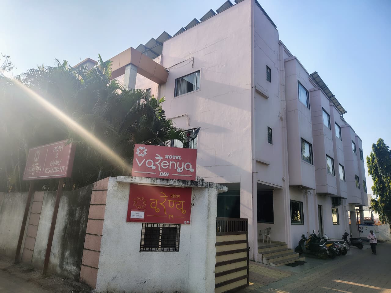 HOTEL VARENYA INN