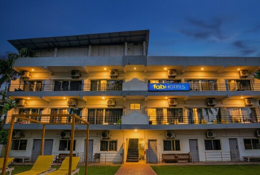 FabHotel Bay Breeze - 800M From Morjim Beach