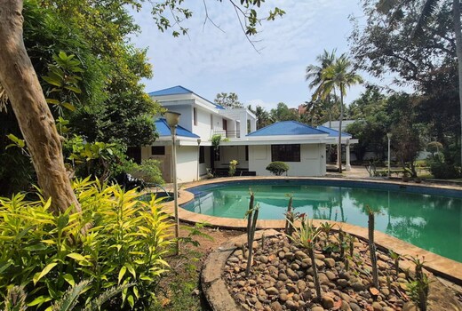 Happifistays Pool Villa