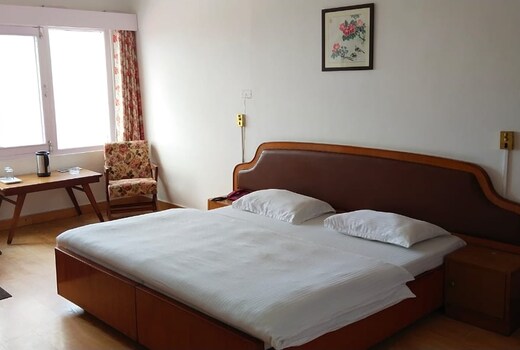 Hotel White